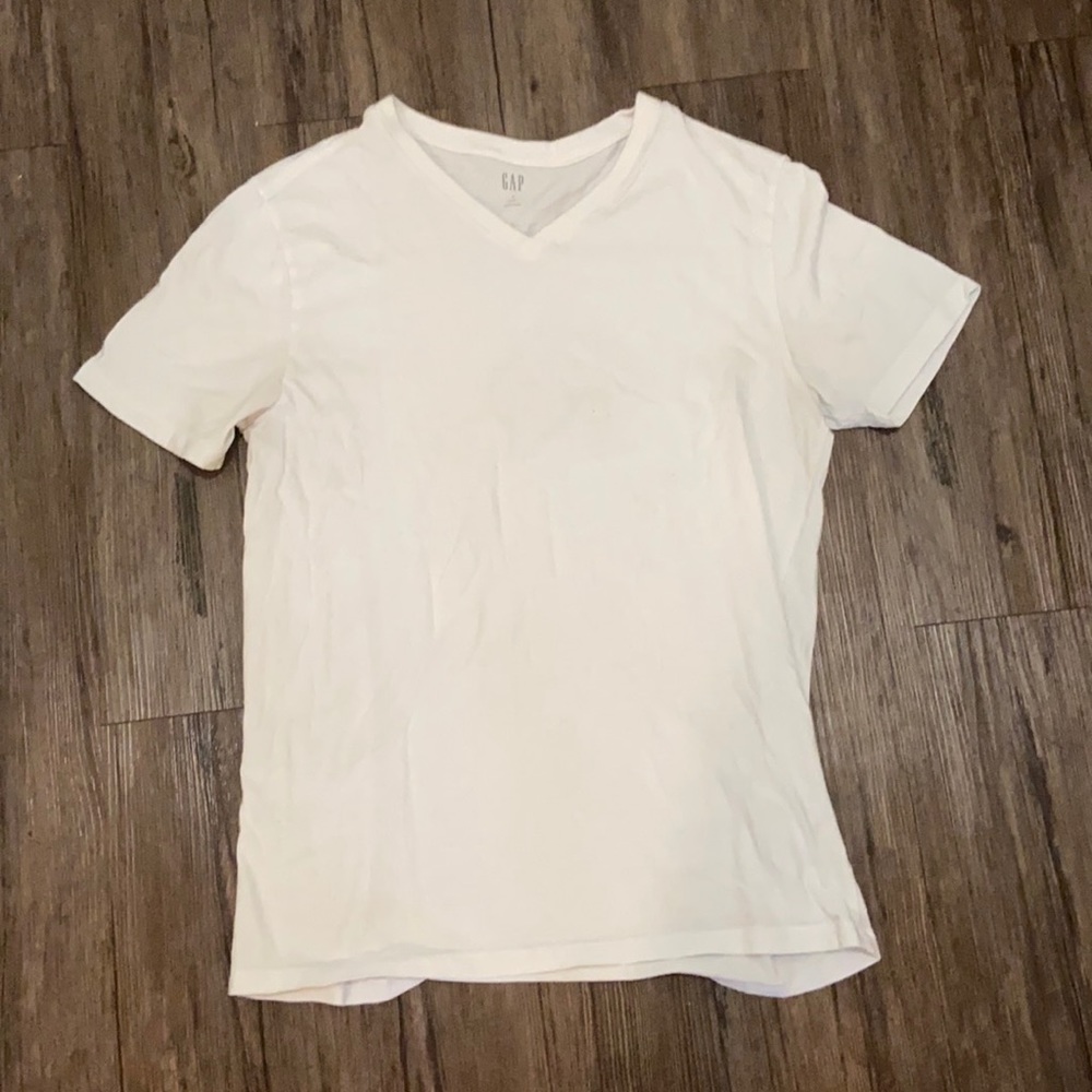Men’s Gap Classic V Tee